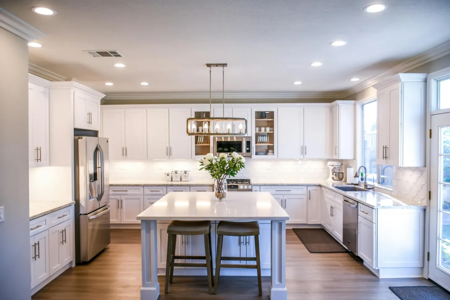Kitchen cabinets Maryland with factory direct materials and design guidance